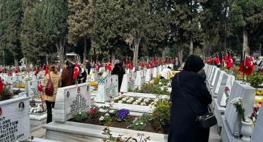 Edirnekapı Şehitliği'nde buruk bayram
