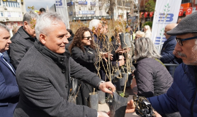 Edremit Belediyesi'nden Orman Haftası'nda ücretsiz fidan dağıtımı