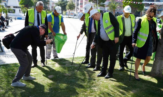 Edremit'te sokağa izmarit atanlara ceza gelecek