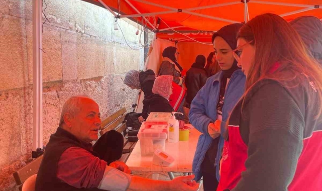 Eğirdir'de yaşlılara saygı haftası kapsamında sağlık çadırı kuruldu
