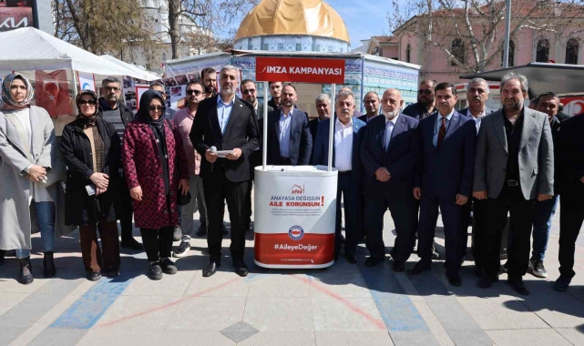 Elazığ'da 'Anayasa Değişsin, Aile Korunsun' kampanyası