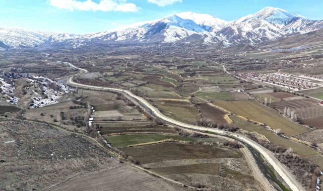Elazığ'da dere ıslahı çalışmaları sürüyor