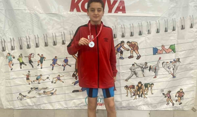 Elazığ'da yüzme sporcusu Alp Eren Güler, Türkiye 2'ncisi oldu