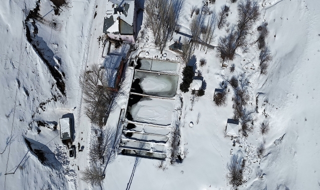 En lezzetli alabalık için dondurucu soğukta mesai