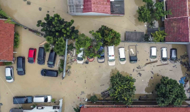 Endonezya'da sel: Bin 229 kişi tahliye edildi