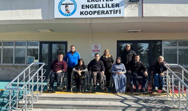 Engelleri çalışarak aşmak istiyorlar