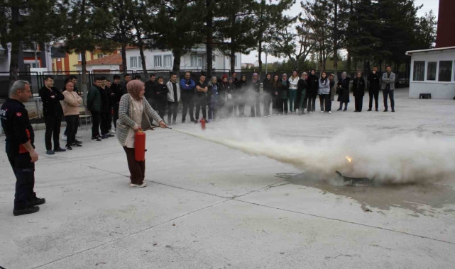 Engelli bakım merkezi personeline afet ve yangın eğitimi verildi