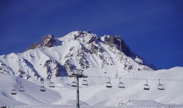 Erciyes'te çığ düştü