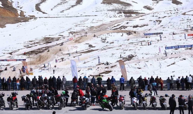 Erciyes'ten yükselen kar motorlarının sesi, tüm dünyada duyuldu