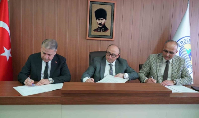 Erdemli Belediyesinden LGS ve YKS'ye girecek öğrencilere destek