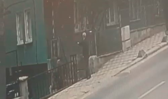 Esenler'de dehşet anları kamerada: Kayınpederini silahla vurarak kaçtı