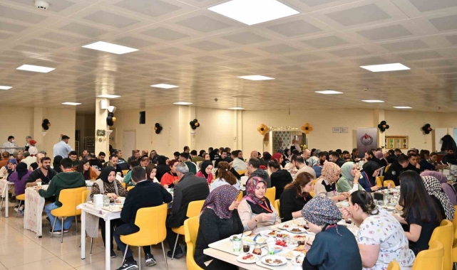 Esenyurt Başkan Vekili Aksoy, sağlık çalışanlarıyla iftarda buluştu