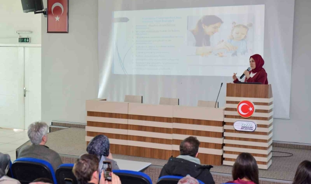 Esenyurt'ta ailelere dil ve konuşma gelişimi semineri