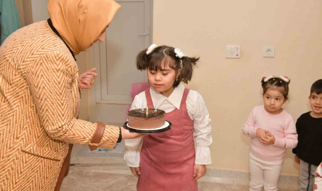 Esenyurt'ta down sendromlu Ecrin'e doğum günü sürprizi