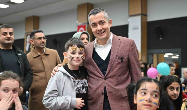 Esenyurt'ta yüzlerce çocuk aynı iftar sofrasında buluştu