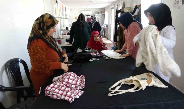 Eşini ve evladını depremde kaybetti ama hayattan kopmadı