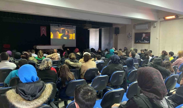 Eskişehir Orgeneral Halil Sözer Ortaokulu'nda 'Aile Yılı' etkinliği