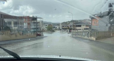 Eskişehir'de sağanak yağmur ve dolu etkili oldu