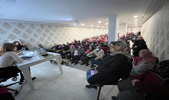 Espiye'de "Aile" temalı konferans düzenlendi