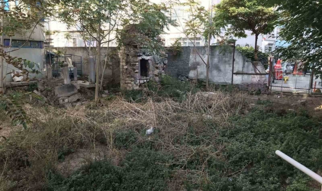 Fatih'in asırlık hazinelerinden kaybolan Bakkalzade Mescidi ihya edilerek ibadete açıldı