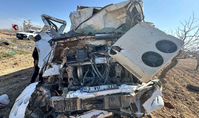 Freni patlayan kamyon hurdaya döndü