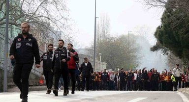 Galatasaray taraftarı, Dolmabahçe'ye geldi