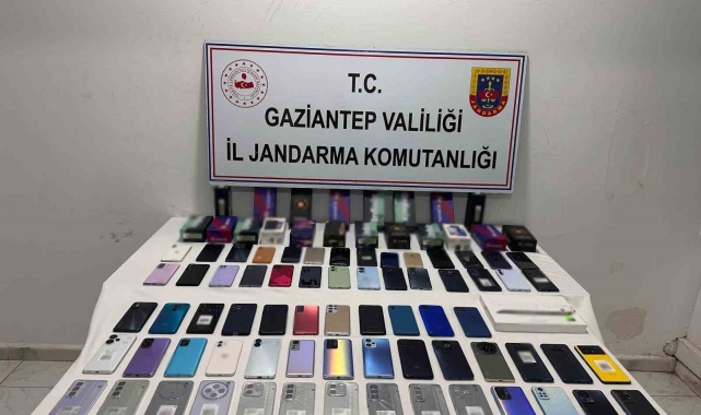 Gaziantep'te 2 milyon TL değerinde kaçak telefon ele geçirildi: 2 gözaltı