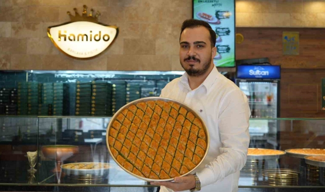 Gaziantep'te baklavacıların yoğun bayram mesaisi başladı
