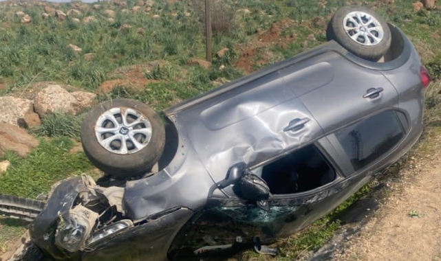 Gaziantep'te kontrolden çıkan araç ters döndü: 3 yaralı