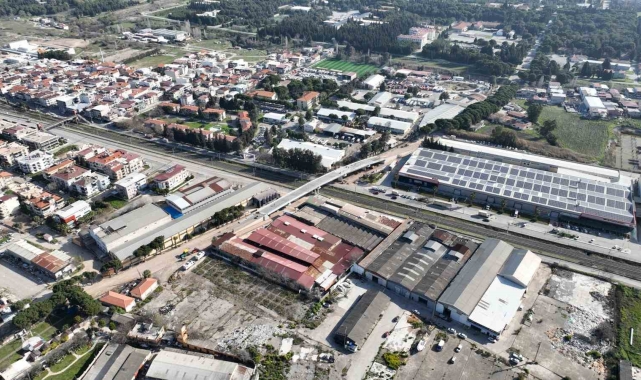 Gaziemir Hava Eğitim Yolu Taşıt Üst Geçidi'nde köprü yapımı tamamlandı