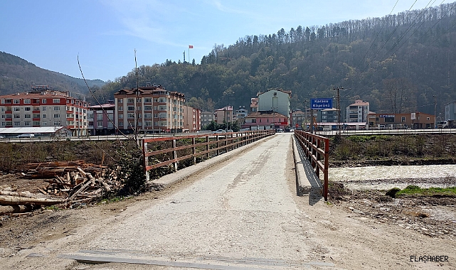 Geçit vermeyen köprü yenilenmeyi bekliyor