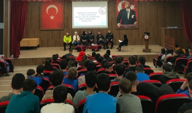 Gediz Emniyet Müdürlüğü personelinden öğrencilere meslek tanıtımı