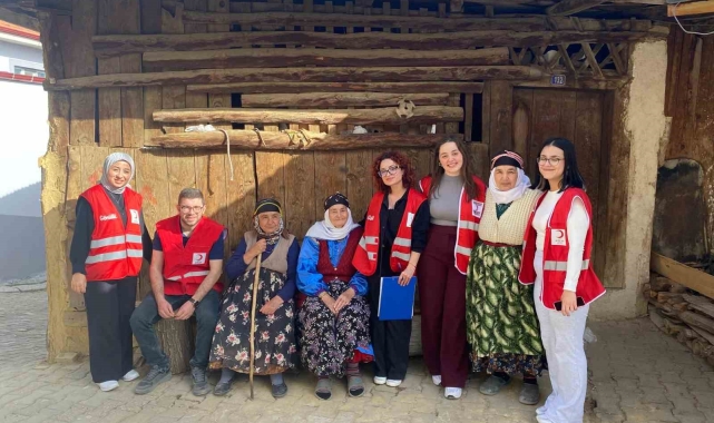 Gediz Genç Kızılay Gönüllüleri Ramazan ayında 500 aileye ulaştı