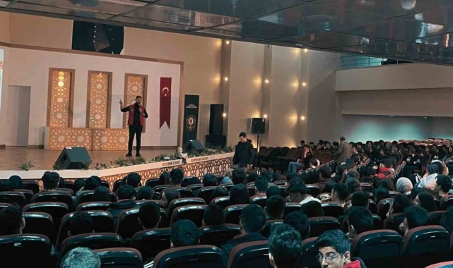 'Gençlik ve güvenli gelecek' projesi kapsamında yapılan bilgilendirme seminerlerine devam ediliyor