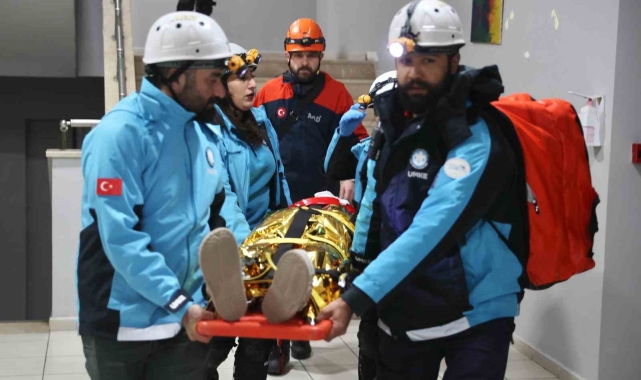 Gerçeğini aratmayan deprem tatbikatı