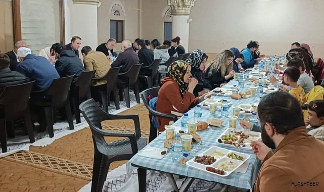 Gerze'de yetim çocuklar iftar sofrasında buluştu