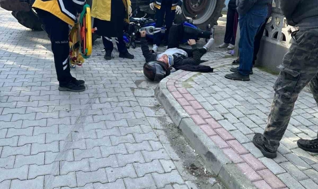 Gönen'de traktör ile motosiklet çarpıştı: 1 Yaralı