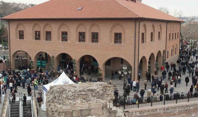 Hacı Bayram Camii'nde gün boyu yoğunluk yaşanıyor