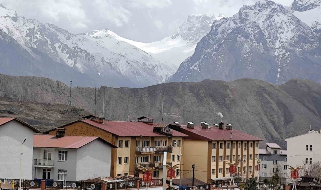 Hakkari'de mart ayında kar sürprizi