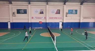 Hasköy'de tenis kursuna yoğun ilgi