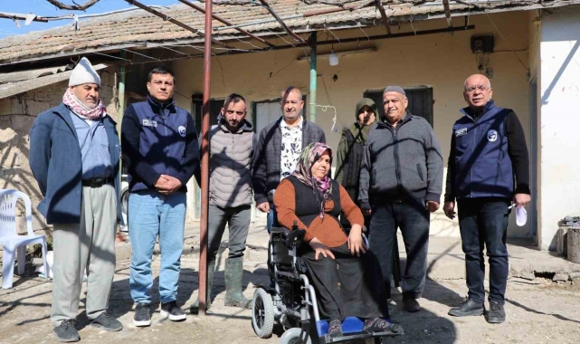 Hatay Büyükşehir Belediyesi, 4 engelli vatandaşa tekerlekli sandalye desteğinde bulundu