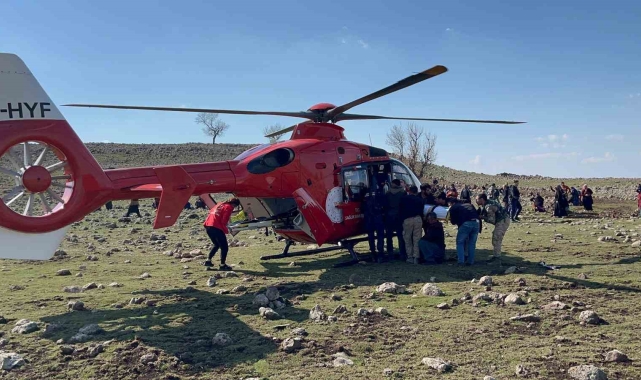 Helikopter ambulans kırsal alanda yaralanan vatandaş için havalandı