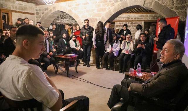 Hulusi Akar, Mektep Melikgazi'de tecrübelerini paylaştı