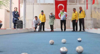 Huzurevi sakinleri bocce oyunu ile yeteneklerini sergiledi