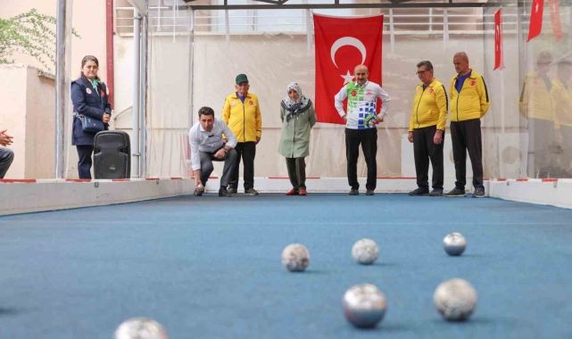 Huzurevi sakinleri bocce oyunu ile yeteneklerini sergiledi