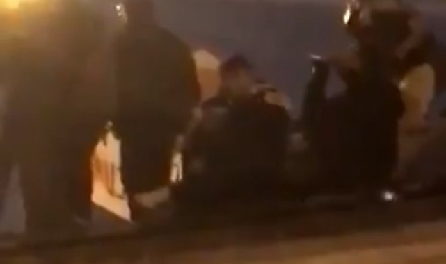 İBB protestocuları Şehzadebaşı Camii'nde içki içti, avluya çöplerini attı