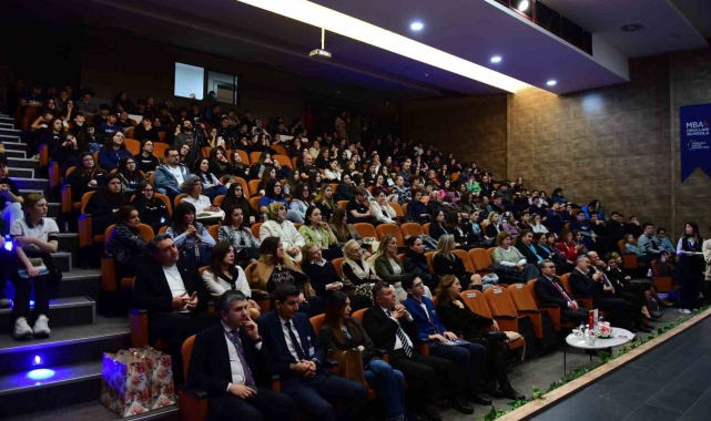 'İlham Veren Kadınlar Zirvesi' yoğun ilgi gördü