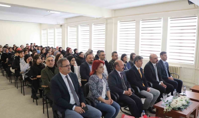 İlk dersi vali verdi, konu Türkiye'nin yönetim yapısı oldu