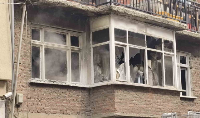 İnegöl&#039;de 2 katlı ev alevlere teslim oldu
