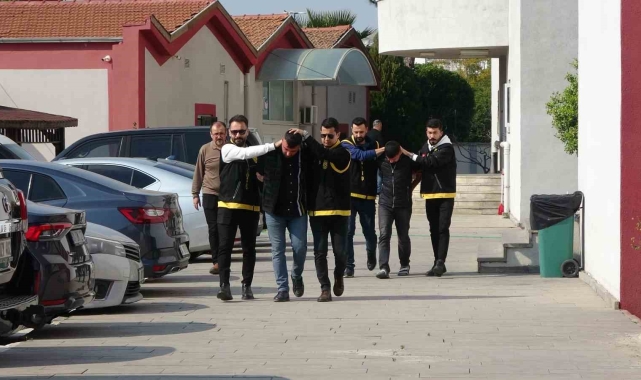 İş adamına haraç vermediği için silahlı saldırı düzenleyen 2 şüpheli yakalandı